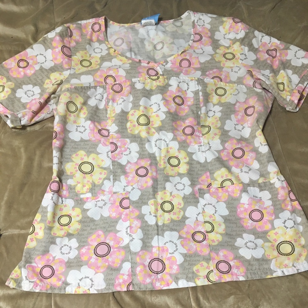 Cherokee Floral Scrub Top